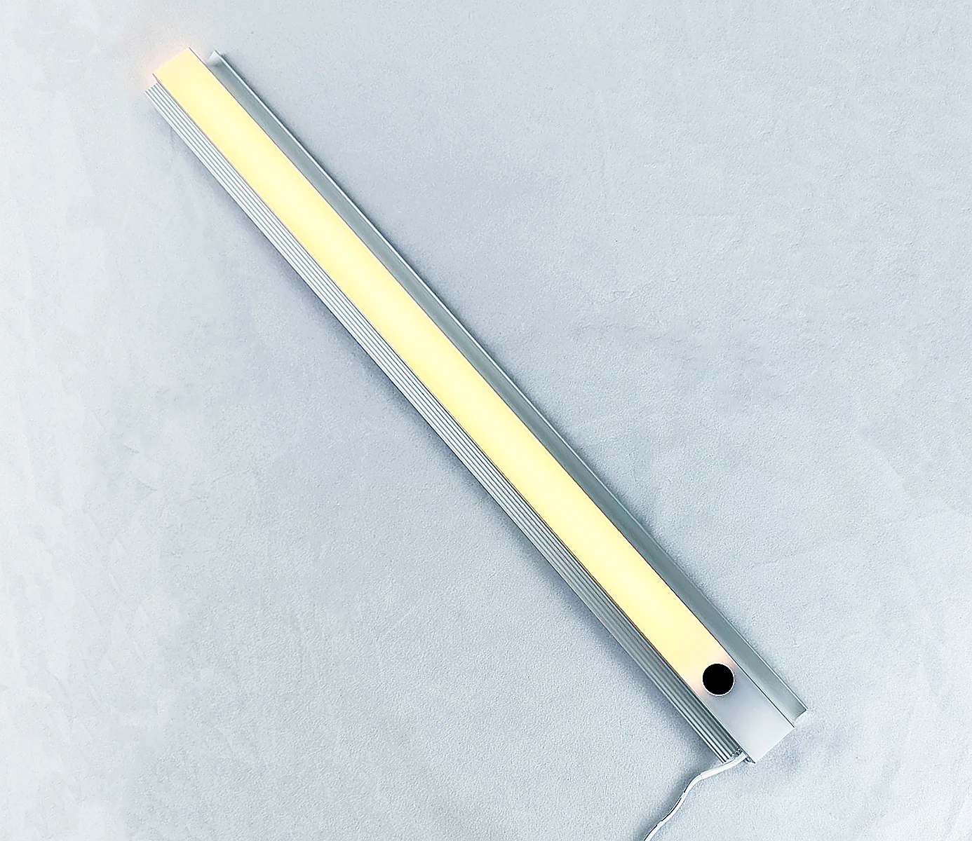 AuraEdge LA3716 handle-free LED aluminum profile lit with sensor option